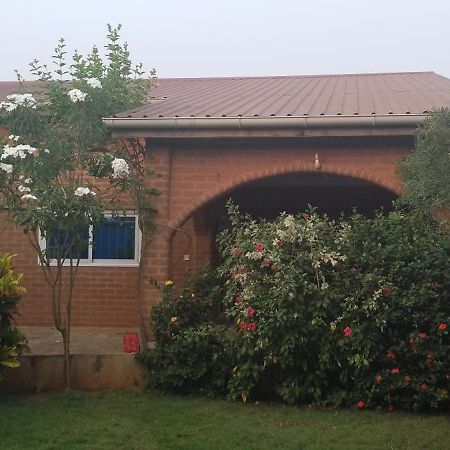 Maison Charlotte Forever Chambre D'Hotes Chez Un Couple Belgo Togolais Lomé Dış mekan fotoğraf